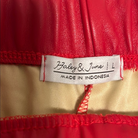 Haley & June Red Faux Leather Women's Skort size Large - Picture 4 of 6